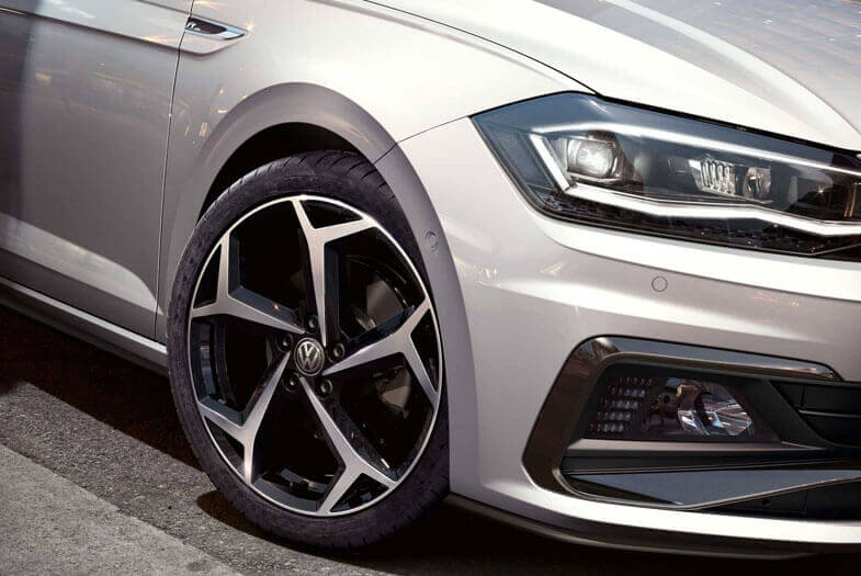 close up front three quarter of Volkswagen Golf R hatch